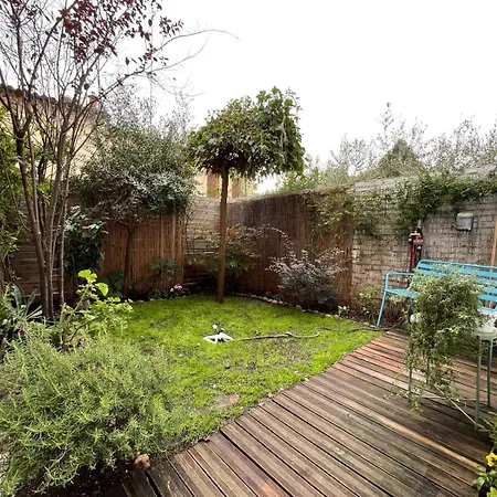 Secluded With Garden In Apartamento