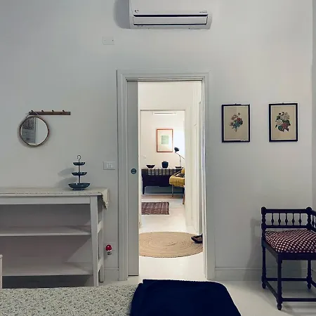 Secluded With Garden In Apartment *