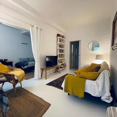 Apartment Secluded With Garden In *